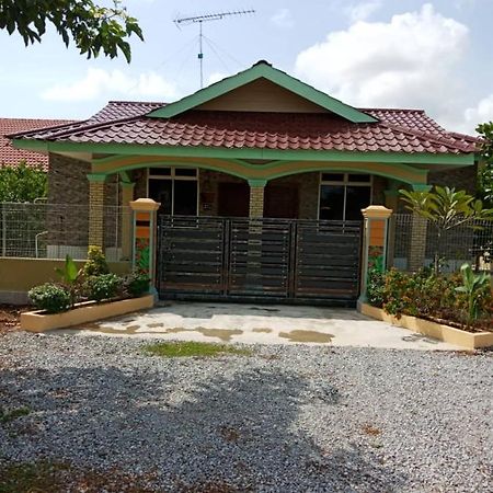 Lan Homestay Taman Bayu Damai Pengerang Exterior photo